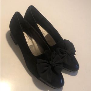 Vintage velvet patent toed low heel shoes